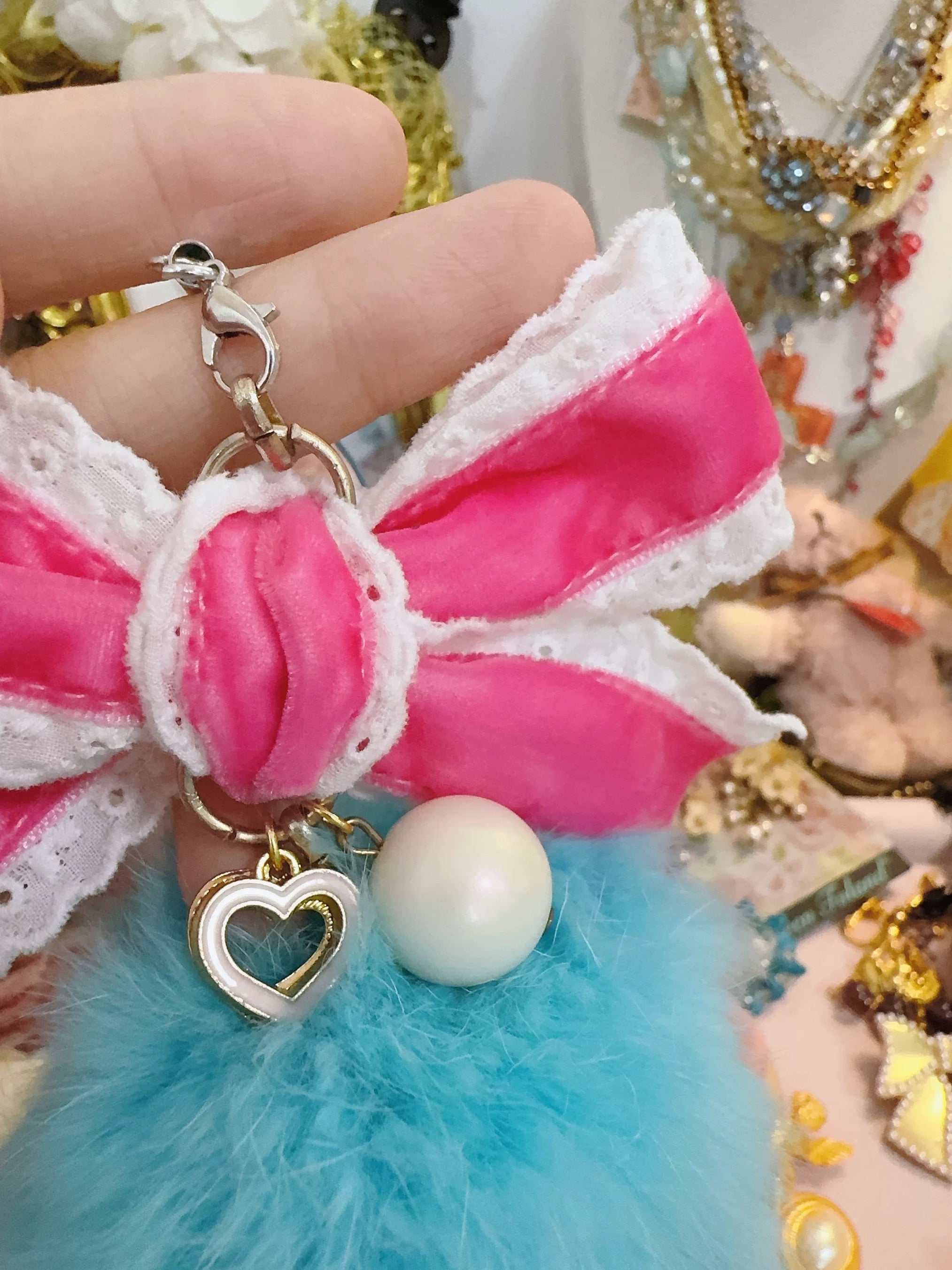 「Dear Deer」手作りラビットファーのチャーム ふわふわ感UP